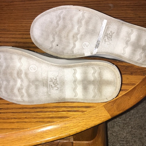 Justice Shoes - Picture 4 of 4